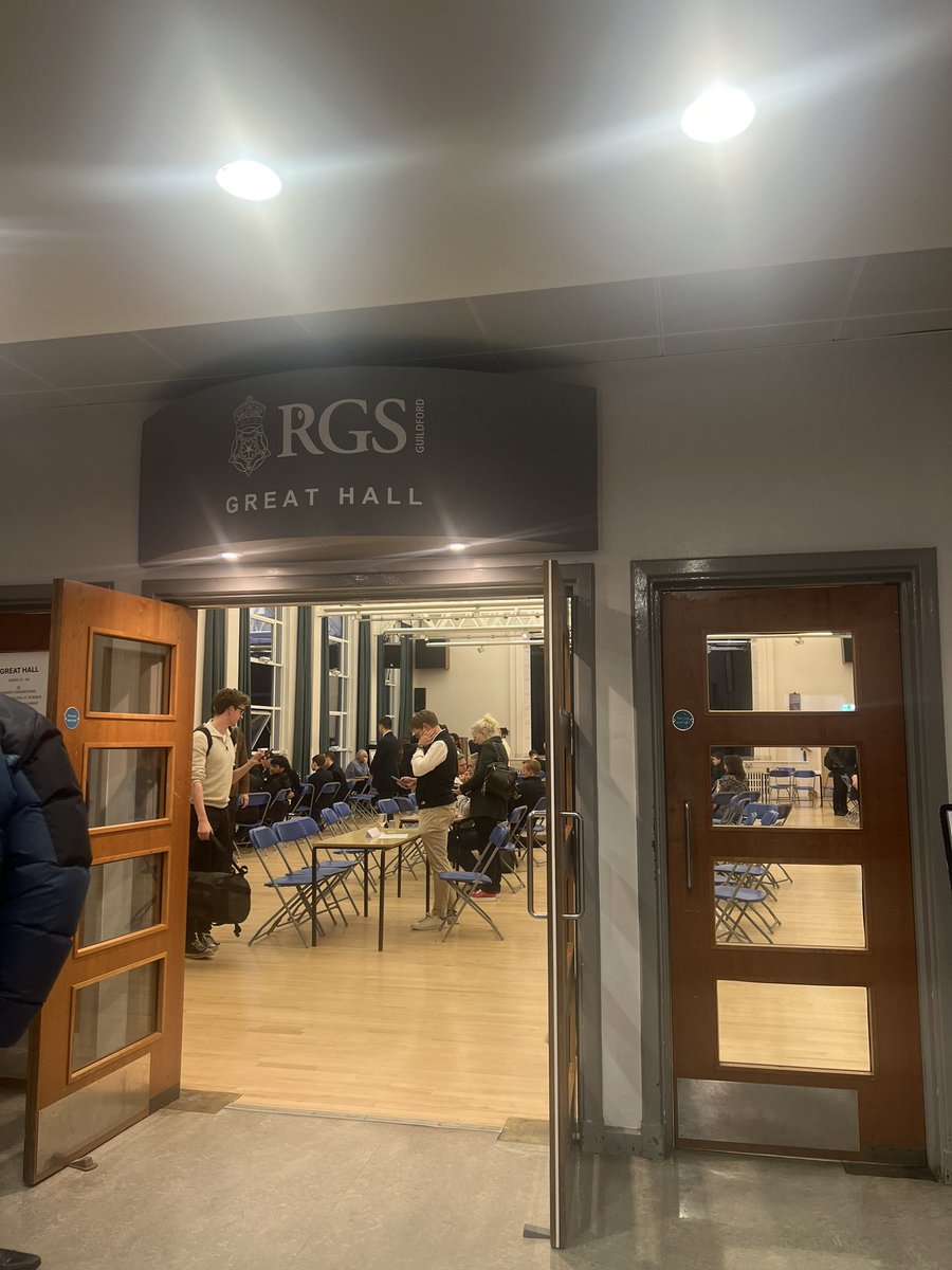 Great to be back at my old school <a href="/RGSGuildford/">RGS Guildford</a> for a careers fair last night talking about the good, bad and ugly of working as a doctor 🩻🩺