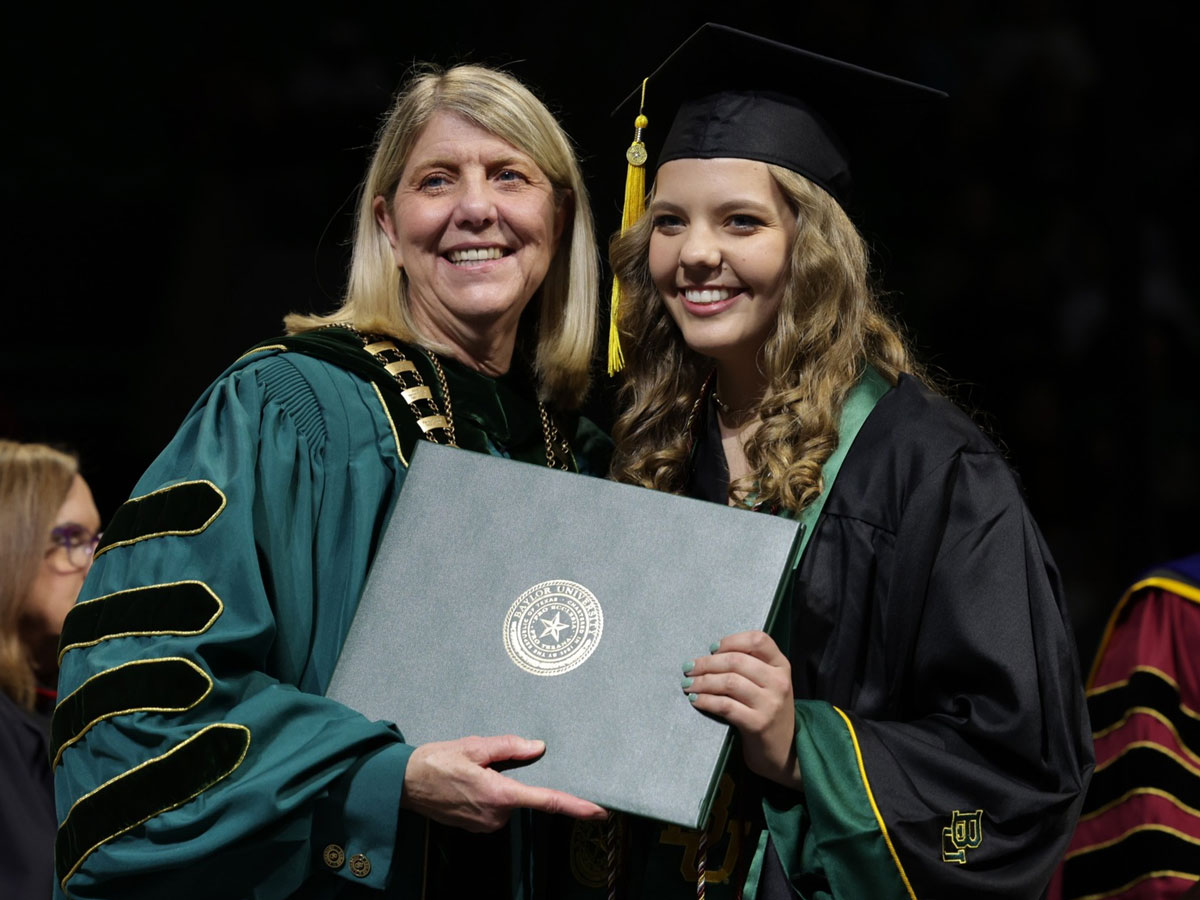 Two weeks 'til Commencement! 🐻🎓💚💛 Details on #BaylorGrad ceremonies, for both grads & guests: baylor.edu/commencement/