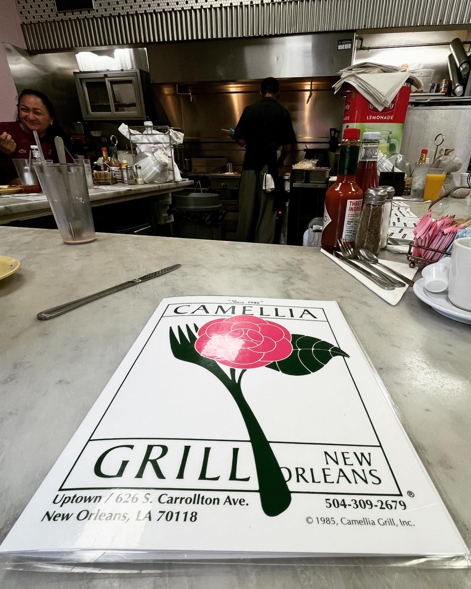 JoseSPiano's tweet photo. Le petit-déjeuner aux camélias ???
Breakfast at The Camellia Grill
Chili-Cheese Omelette
Mocha Freeze
#neworleans #breakfast #atthecounter #cleanplateclub https://t.co/KiMzGt5yTP