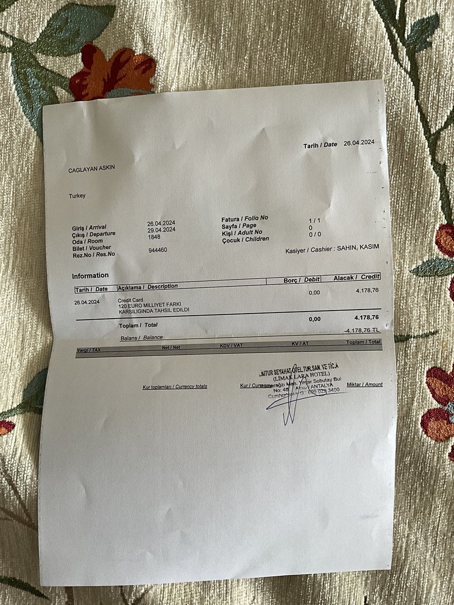 caglayancapt's tweet photo. @TurhanBozkurTV Turhan bey olaya bakın; 

Limak Lara Hoteli için ingiliz bir web sayfasindan reservasyon yaptim. Otele geldiğimde Türk olduğum için ekstra 120 euro ödememi istediler. O fiyat ingilizler içinmiş. Ödemem dedim ama kovdular. Ödedik. Faturayi da aldim ama bakın faturada ne yazıyor? https://t.co/jBNVKrpQwh