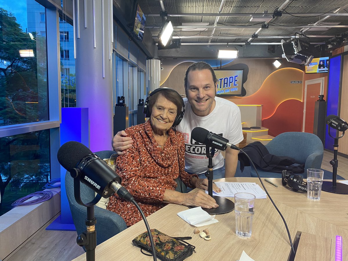eldestape_radio's tweet photo. 💥Arrancó #QuéMeContás junto a la grandísima Taty Almeida y @LaloRecanatini 

🎙️Seguí el programa hasta las 13:30 hs

📺Canal 20 de Telecentro
📻El Destape Mundo AM1070
🔴VIVO: https://t.co/pHoNe2KrEr https://t.co/CG3IgAWm6t
