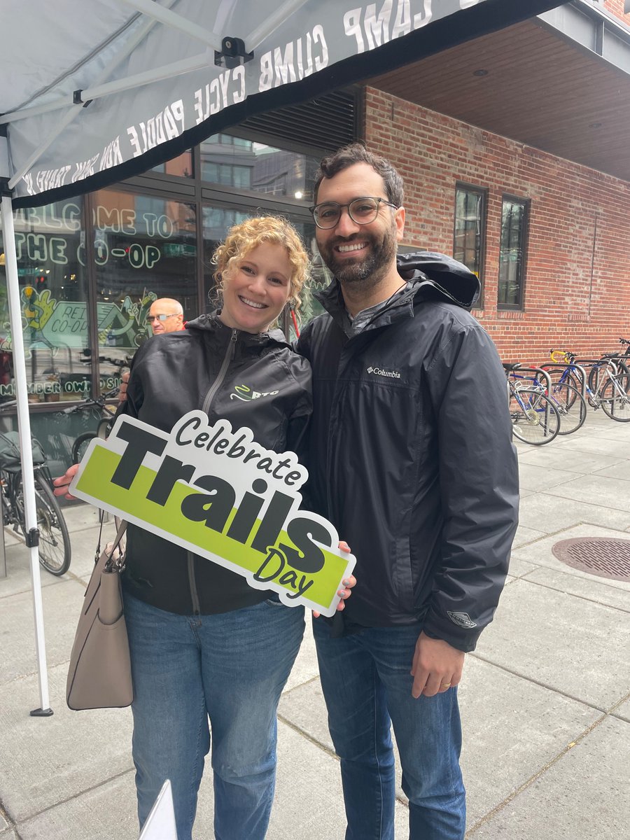 ElleSegal's tweet photo. Happy Celebrate Trails Day! Thanks @REI for hosting team @railstotrails #celebratetrails https://t.co/VupLD1BwqG