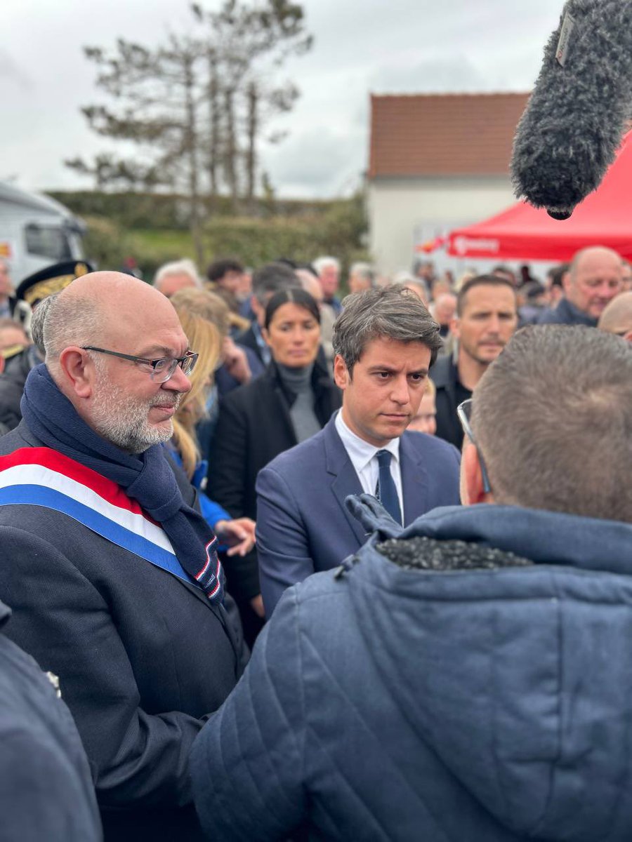 StTRAVERT's tweet photo. Quel accueil ce matin pour le Premier Ministre  @GabrielAttal, accompagné des ministres @MFesneau et @HerveBerville, à la foire aux #bulots de #Pirou ! Des échanges francs et chaleureux avec les Manchois  et une belle reconnaissance pour les bénévoles et les @SauveteursenMer 🇫🇷🙏 https://t.co/eYF6Sa6jAD