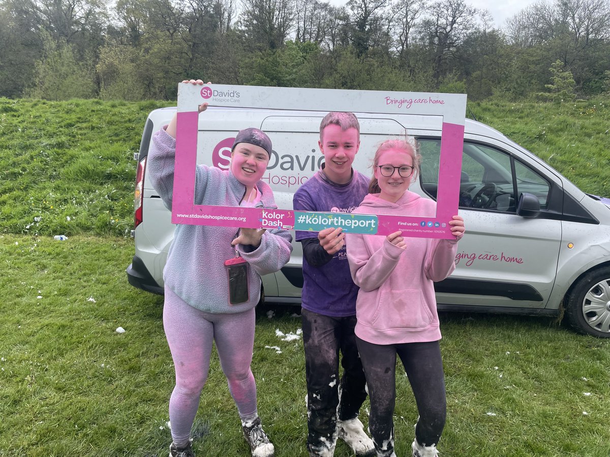 After the race has finished, the clean up begins! Looks like our @NationalVPC Cadets had an amazing time!
If you would like to become a Cadet and are aged 13-17, then why don't you email cadets@gwent.police.uk to be put onto the recruitment list??!! #volunteering