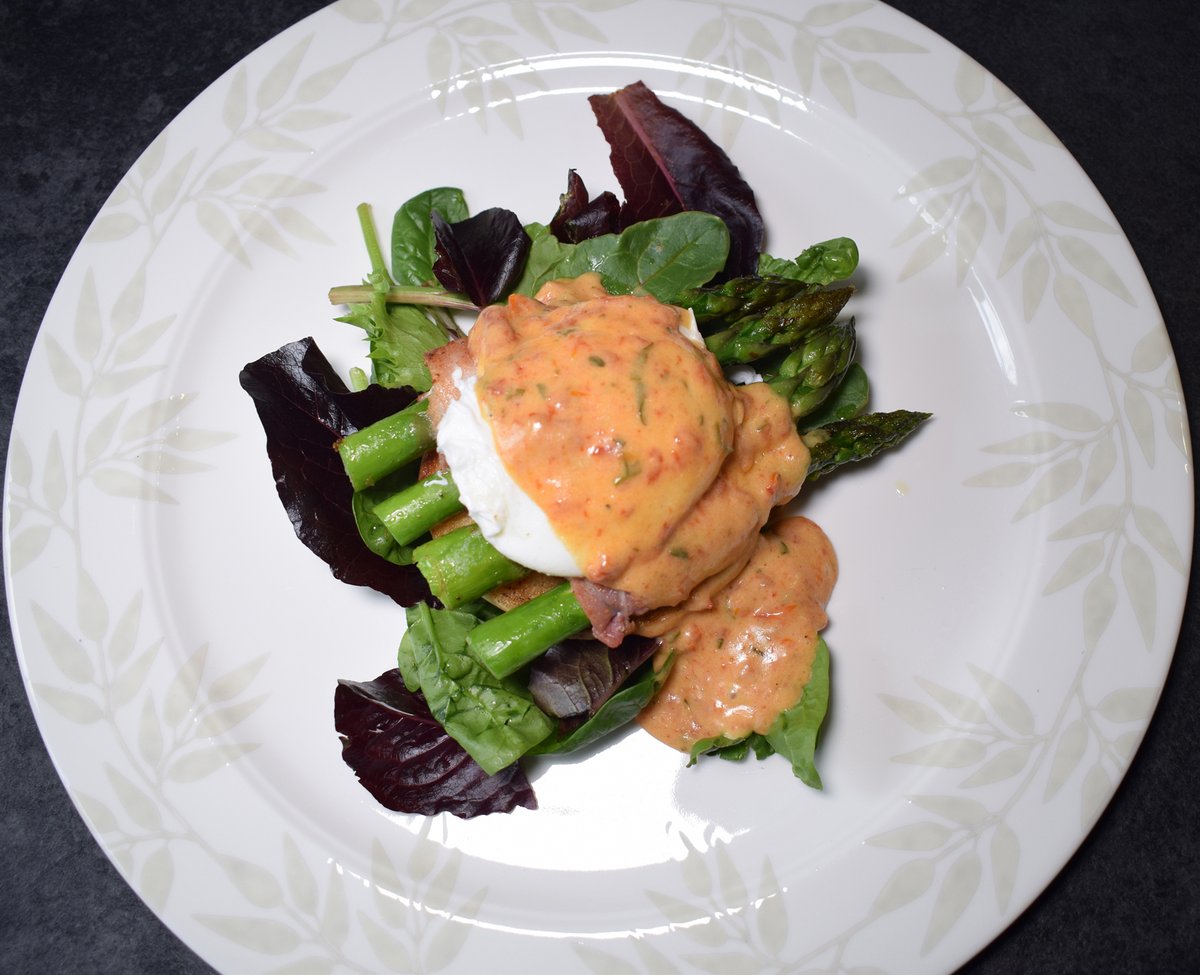 #WorcesterHour Here is my latest recipe to celebrate #WorcestershireAsparagus #StGeorgesDay marks the beginning of the #BritishAsparagus season buy local because it tastes amazing! #chefkevinashton Asparagus with smoked bacon and Choron Sauce! chefkevinashton.com/2024/04/23/asp…