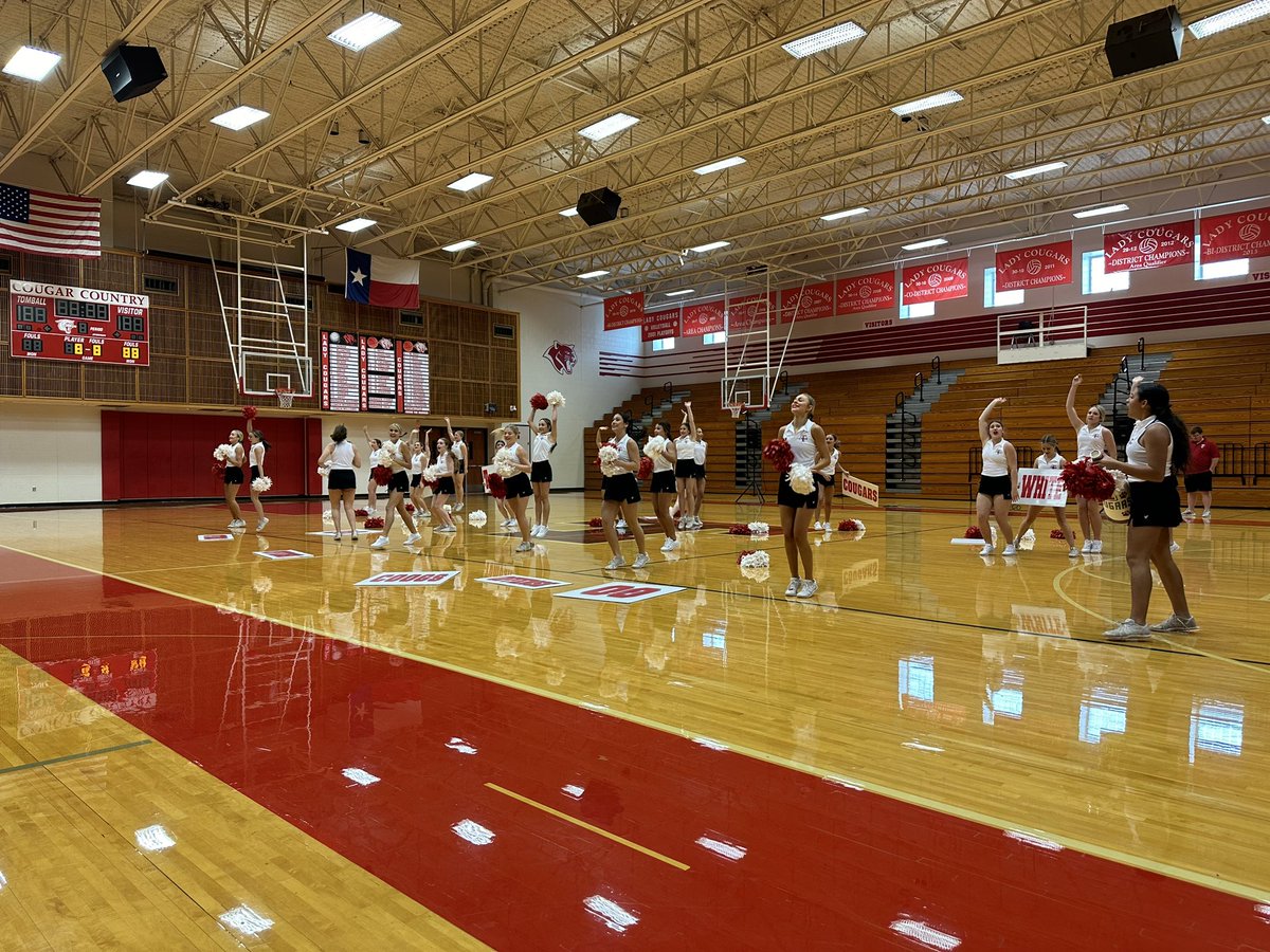 stevengut1errez's tweet photo. Award winning State Champs @tomballcheer putting on a great show at the @TISD Fine Arts Festival!! Can you feel the Cougar Spirit?!?! Come on out and enjoy the fine arts fun!! @FineArtsTomball #DestinationExcellence https://t.co/5qqwbTfQAI