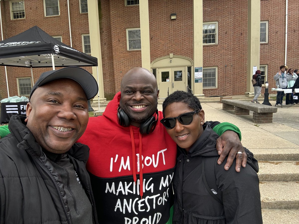 Aric Carney tweet media