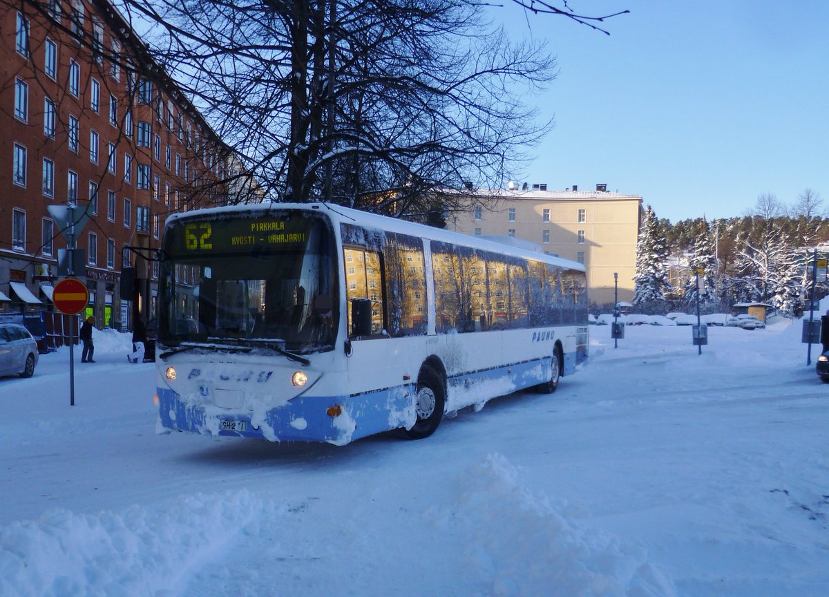 ex-Paunu #97 linjalla 62 (Tampere-Pirkkala: Kyösti-Vähäjärvi) ja melkoinen takatalvi.

📷: Pyynikintorilla 3.4.2012.
#wanhatkuvat