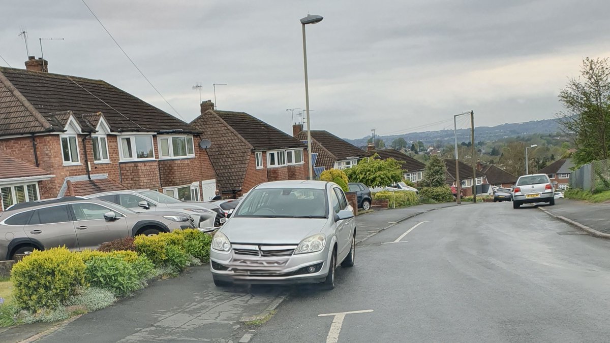 Halesowen NHT Afternoon parking patrols around Thornhill Road. And still bad parking occurring. Fixed Penalties in the post. #parkitdontplonkit