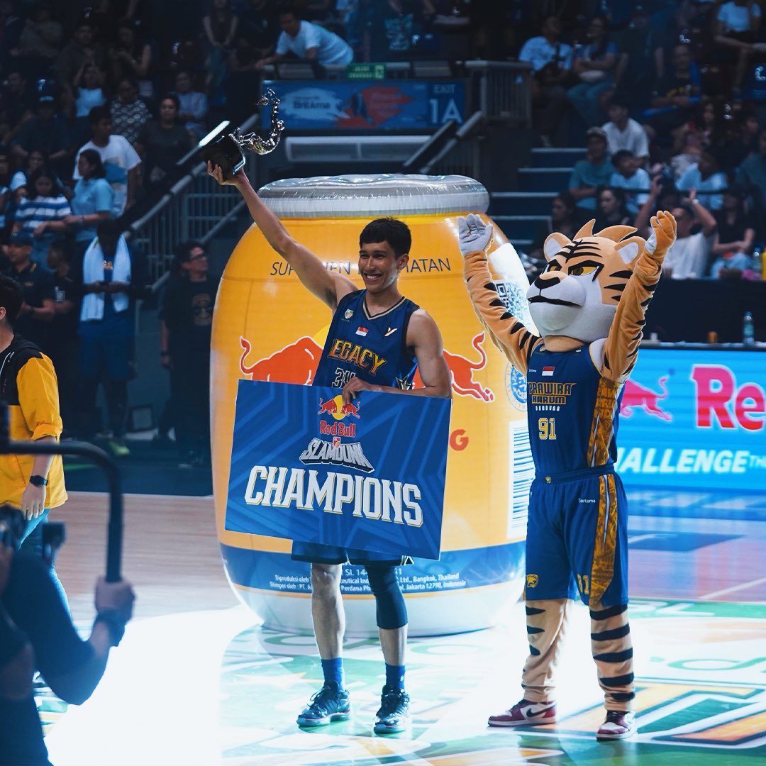 PAN-DUNK! 🔥🐼

Congrats Pandu Wiguna, berhasil memenangkan Dunk Contest di #IBLAllStar2024 malam ini!  

Let’s make another dunk, Bang Pandu! 💪🌟 #BandungPride