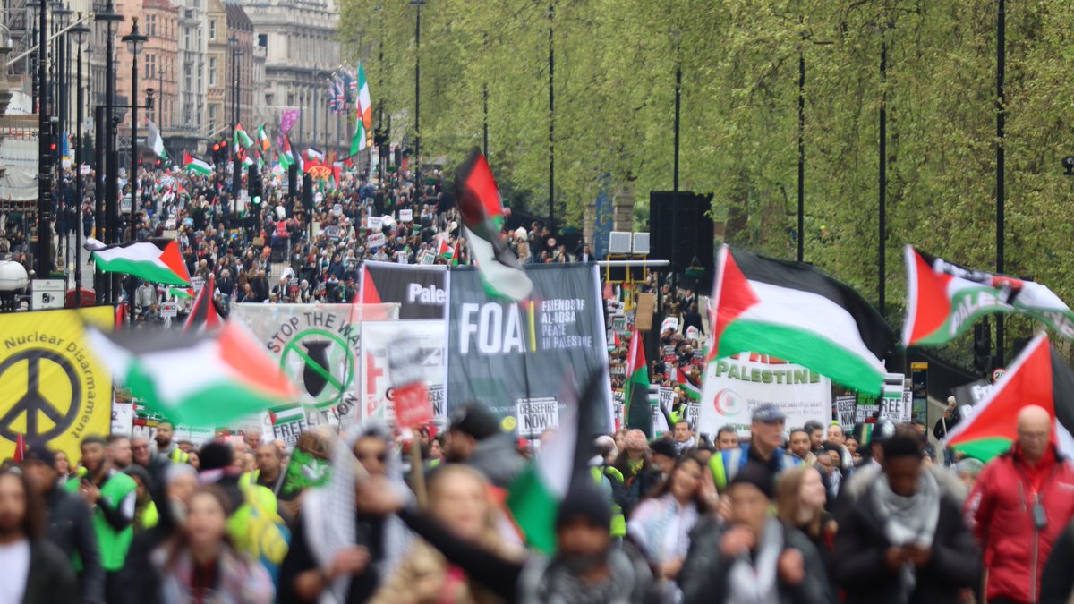 🇵🇸 An incredible outpouring of solidarity and support for the people of Palestine in London today as hundreds of thousands are on the streets. People in Ireland, Britain, Europe and across the world are standing together and speaking with one voice, and our message to the…