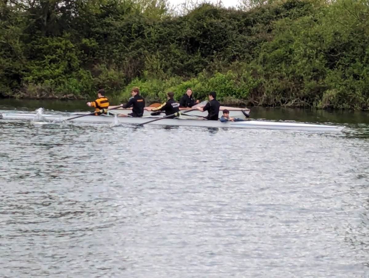 All go @OratorySport this afternoon! Back on The Thames with the @oratoryschool crews today as we prepare for @TDRegatta and @nsr_uk 💯😀