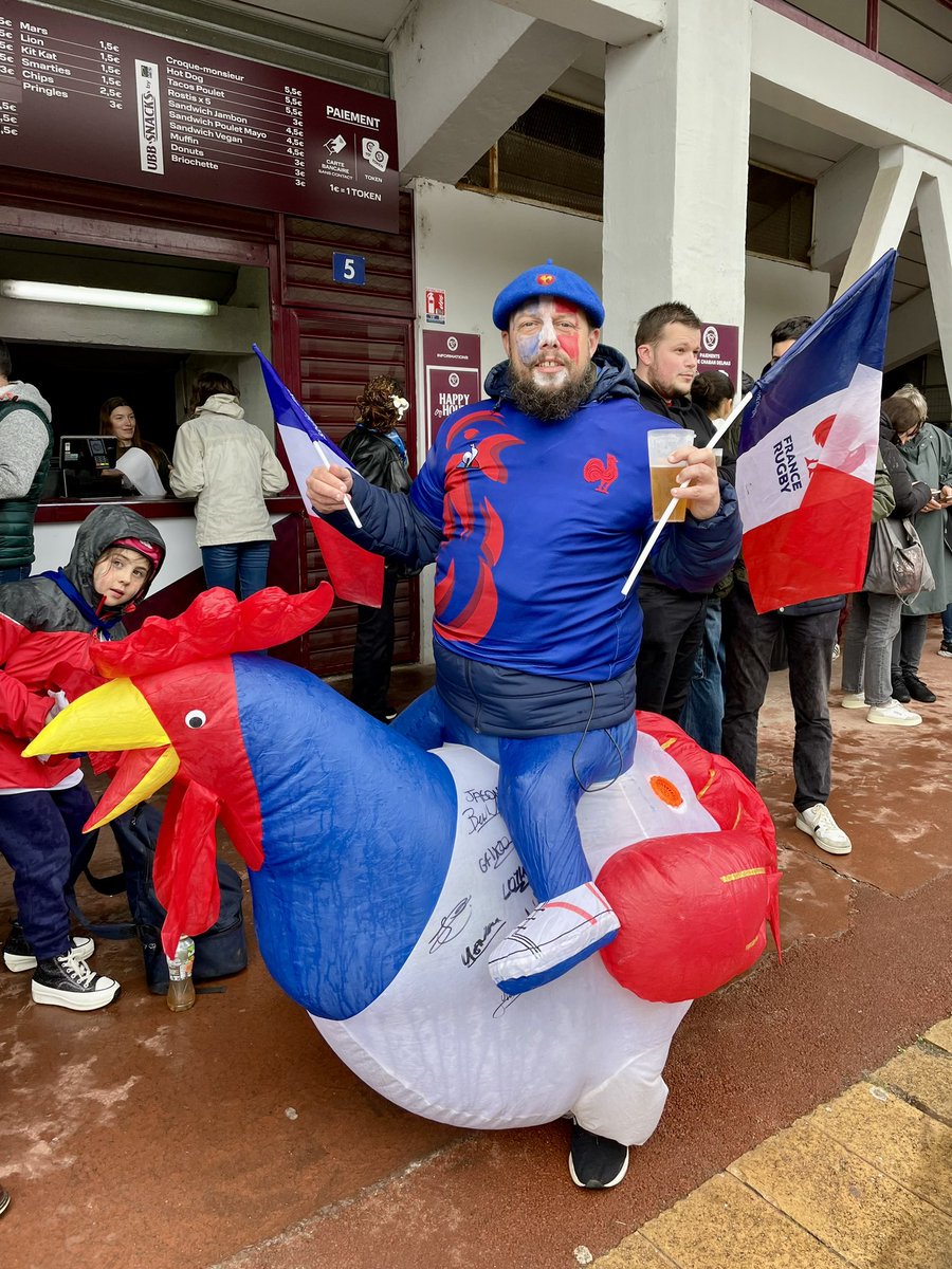 Plus de 27 000 supporters cet après-midi à Chaban pour cette finale du @6nations féminin @FranceRugby Tout le SudOuest est derrière les Bleues 💙🤍❤️ @F3Aquitaine et derrière nos 6 @LionnesSB_ASPTT 🥳