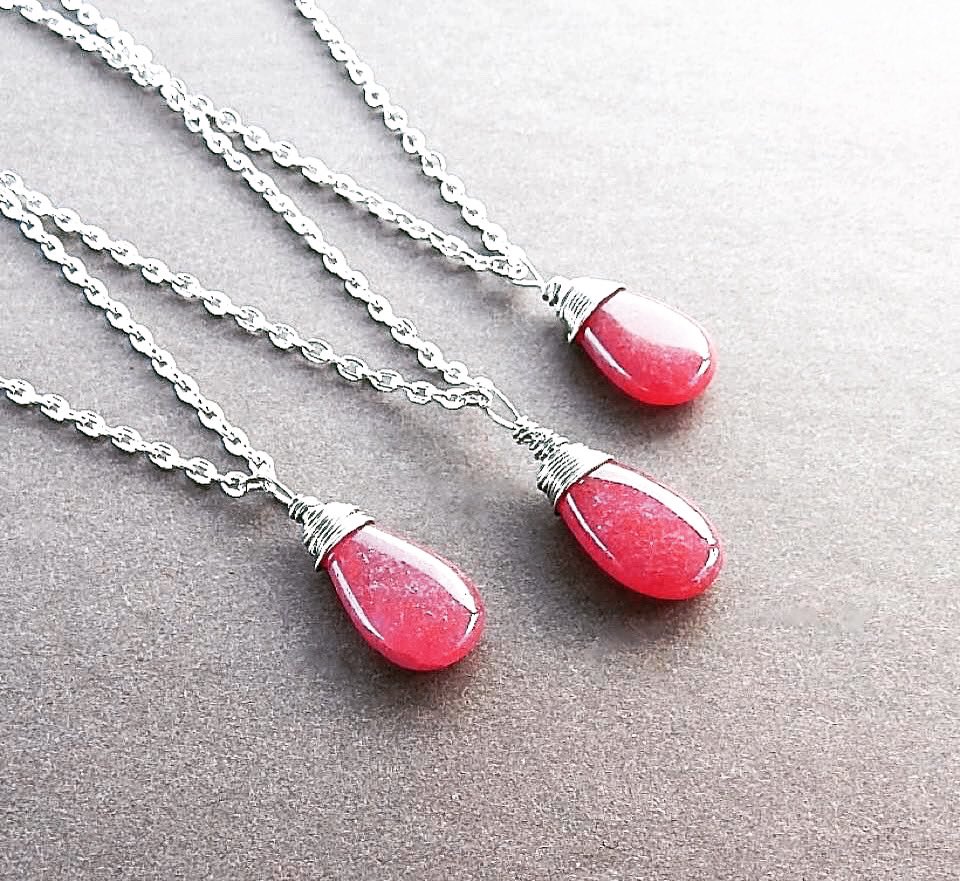 Rayvenwoodmanor's tweet image. Drops of natural Ruby gemstone wire wrapped with stainless steel by Rayvenwoodmanor Jewelry. Simple yet elegant for every day wear. On sale 50% off right now in my Etsy shop! Once they sell out they are gone so get one now. #rubypendant #rubyred #artisanjewelry #rayvenwoodmanor
