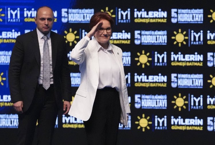 Hatıran yeter… 
@meral_aksener ❤️