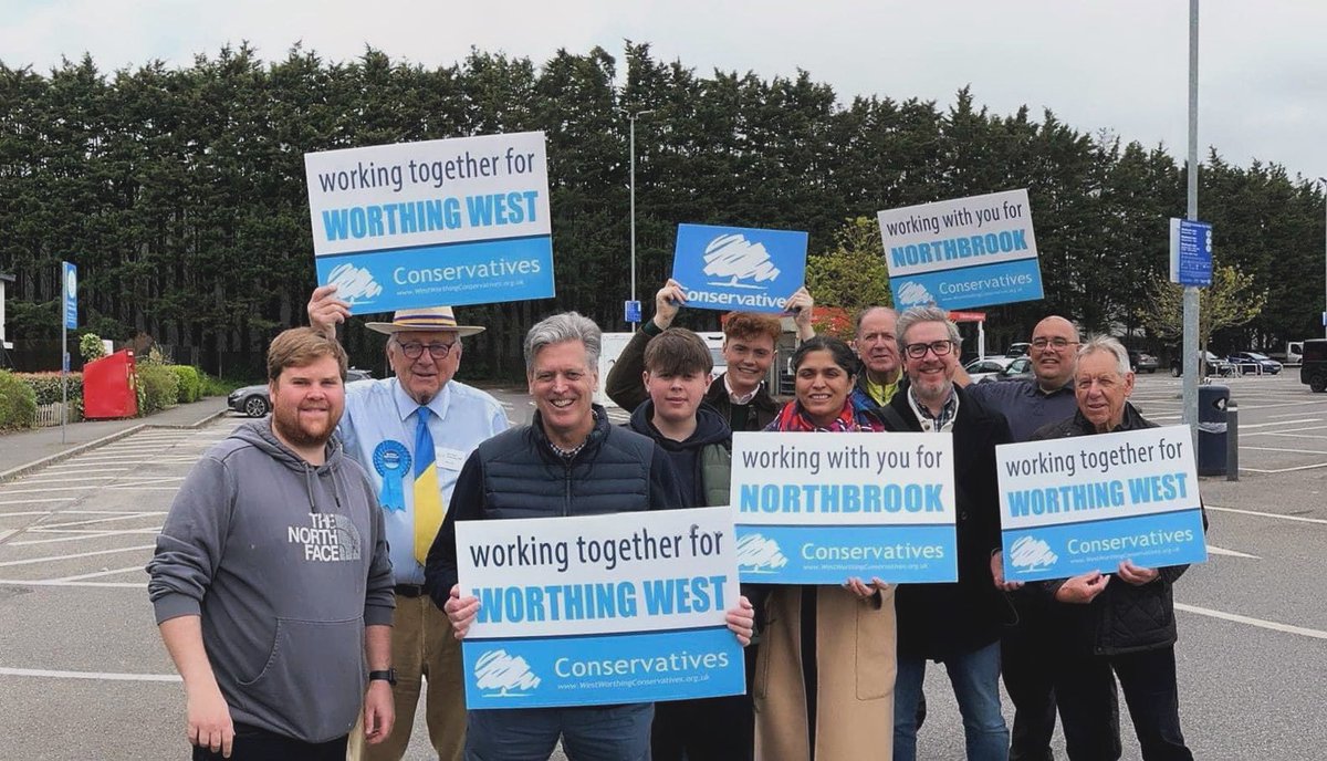 Team West Worthing out in Durrington/Northbrook. Delivering and talking to residents before the local elections on Thursday 2nd May #VoteConservative #2ndMay #durrington #northbrook