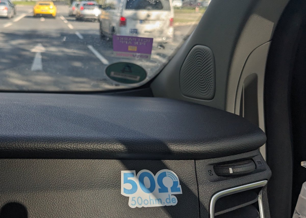 DARC_AJW's tweet photo. Sticker-Challenge: Habt ihr auf dem #Funktag einen 50-Ohm-Sticker ergattert? Macht ein Selfie mit dem aufgeklebten Sticker an möglichst fernen oder ungewöhnlichen Orten und postet es hier mit den Hashtag #50ohm - Für das beste Selfie gibt es einen Preis auf der #HamRadio https://t.co/UalhpcXjk8