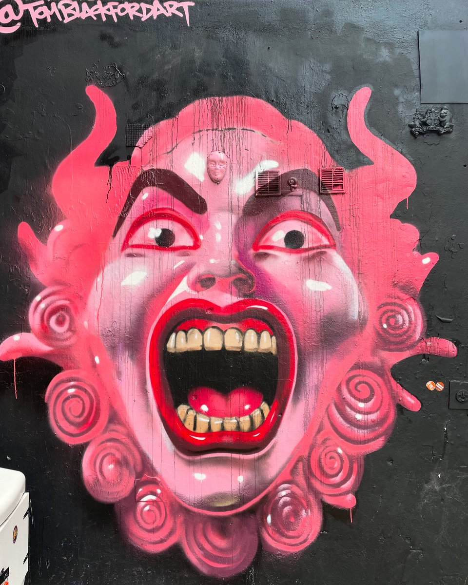 Work by. <a href="/TomBlackfordArt/">Tom Blackford</a> on Hanbury Street 

#art #StreetArt