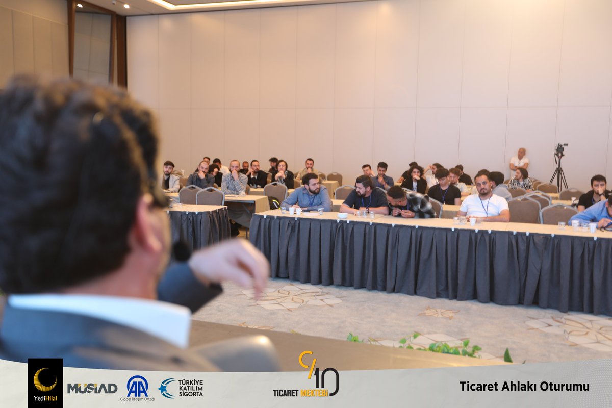 Kampımızın ilk günü Mehmet Cebeci'nin moderatörlüğünde, Prof. Dr. Servet Bayındır'ın gerçekleştirdiği Ticaret Ahlakı Oturumu ile nihayete erdi.