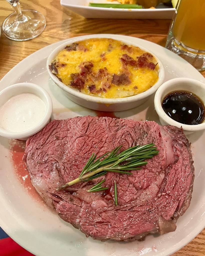 We know what we’re having for dinner on National Prime Rib Day! Slow Roasted and carved to your temperature preference. Available as 22oz, 14oz or 10oz options - Served with choice of garden salad, spinach salad, Caesar salad, wedge salad, French onion s… instagr.am/p/C6RQdYRrwD9/