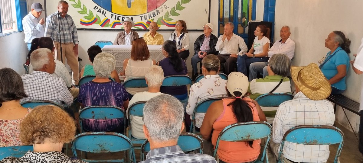 SobellaMejias's tweet image. #27abril| Honor a quien honor merece, develar retrato del  compañero Ivan Guedez, líder AD en resistencia, ejemplo valor democrático, municipio AEB, Lara.
Hablar del compañero Guedez, es hablar de una palabra hermosa Democracia!