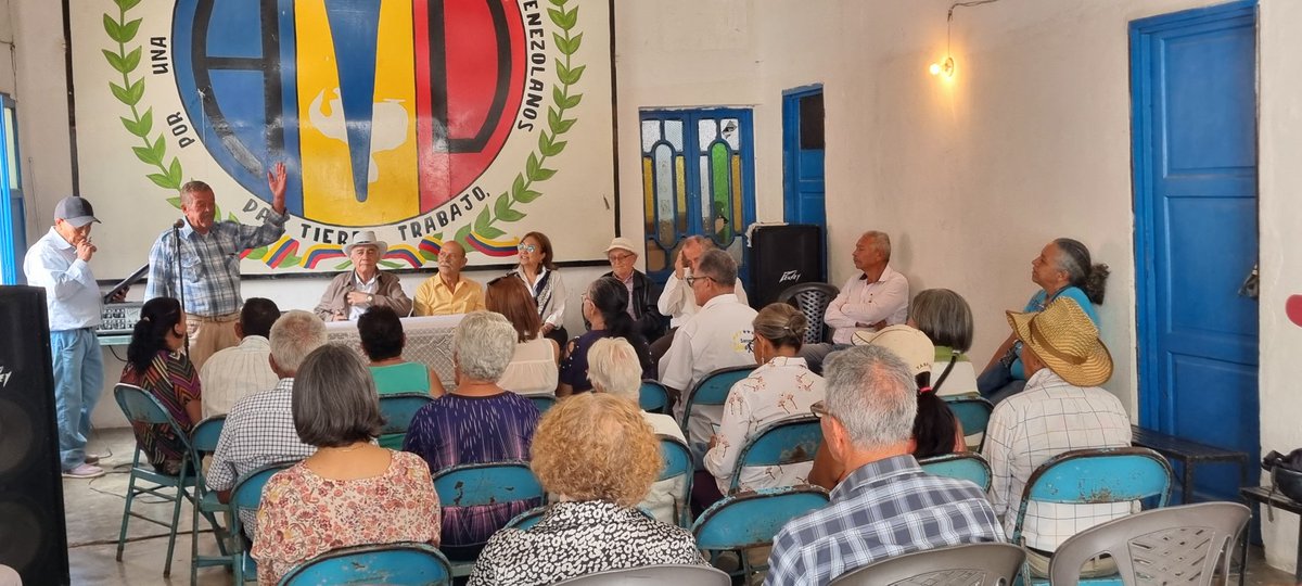 SobellaMejias's tweet image. #27abril| Honor a quien honor merece, develar retrato del  compañero Ivan Guedez, líder AD en resistencia, ejemplo valor democrático, municipio AEB, Lara.
Hablar del compañero Guedez, es hablar de una palabra hermosa Democracia!