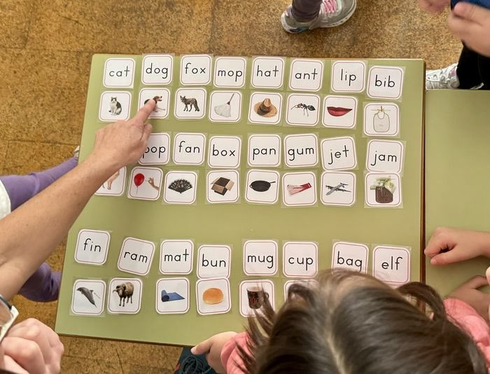 TEACHERKARMEN's tweet image. “Quien se atreve a enseñar no debe dejar de aprender”. Siempre aprendiendo en el @S_Jose_Calasanz y con mis colegas Laura y Sandra, de @CeipValle y @CraSayago en el #PIE #OBSERVA_ACCION #COMUNICA_ACCION #TEAM2TEACH. ¡Gracias por vuestra acogida! @cfiezamora @educacyl #educacion