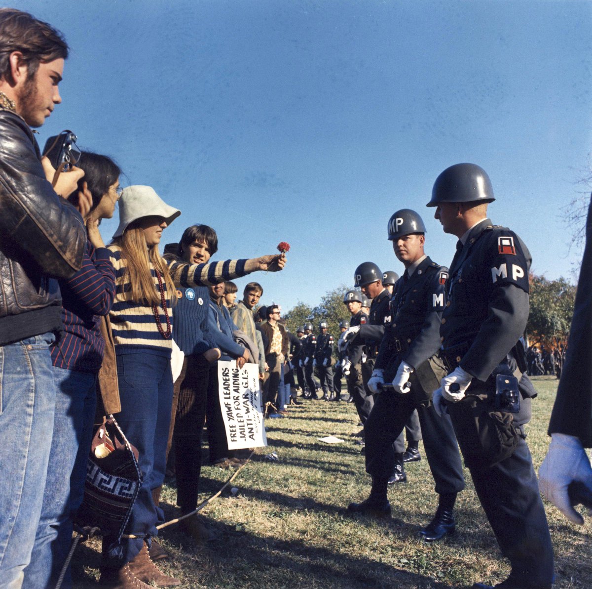 17 April, a group of students pitched tents at Columbia Uni against IDS shelling of Gaza, calling on their university to stop doing business with companies supporting the war. Draconian action & armed cops lit protests at colleges across the US, reminding me of Vietnam protests.