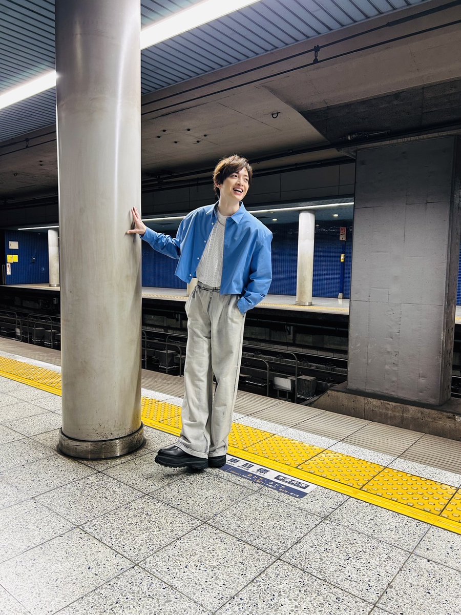 KMF2_0810MENT's tweet photo. 「I Miss You」Music Video 

          ┋Off shot🚉┋

🎬https://t.co/rVerODEwyP

#KisMyFt2_Synopsis https://t.co/5fIxfdnW5B