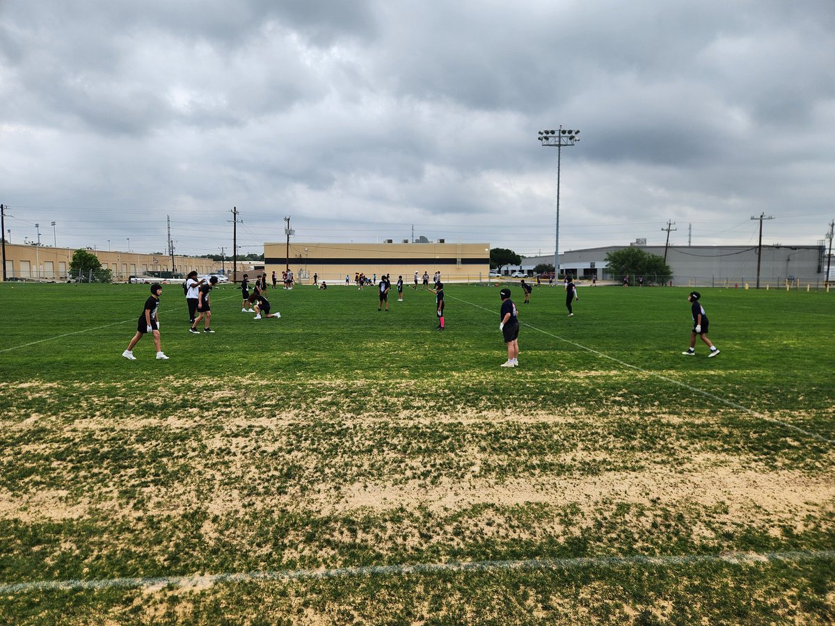 Checking out the future of Lopez Football this morning. Two of our 6th Grade 7 on 7 teams faced off with an overtime finish. Showing off the tenacity through final snap! #HUNT #7on7 <a href="/Lopez_Athletics/">Lopez Athletics</a> <a href="/LopezPanthers/">Lopez Panthers</a> <a href="/SAReaganFball/">Reagan Football</a>