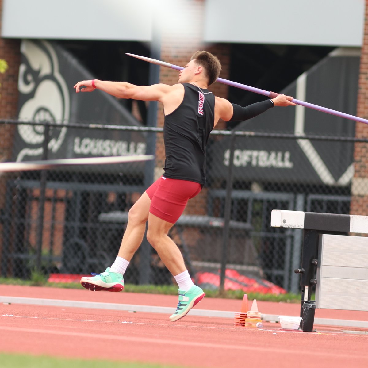 LouisvilleTFXC's tweet photo. Ryan Drwal finishes as the runner-up in the men's javelin while moving to 2⃣nd in program history with a personal-best of 58.54m (192-0) 👀

#GoCards https://t.co/rTN8geeFrS