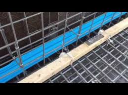 Basimsaid's tweet image. ما هو شريط مانع التسرب Water Stop المستخدم في الخزانات:

- هو عبارة عن شريط يوضع عند فواصل الصب للخزانات الخرسانية يمنع تسرب المياه من الداخل إلى الخارج.

طريقة الاستخدام:
- يوضع عند منطقة فاصل الصب.
- يتم صب جزء منه حوالي 12 سم في الجزء الأول من الصب.
- يثبت طرفه بسلك رباط أو…