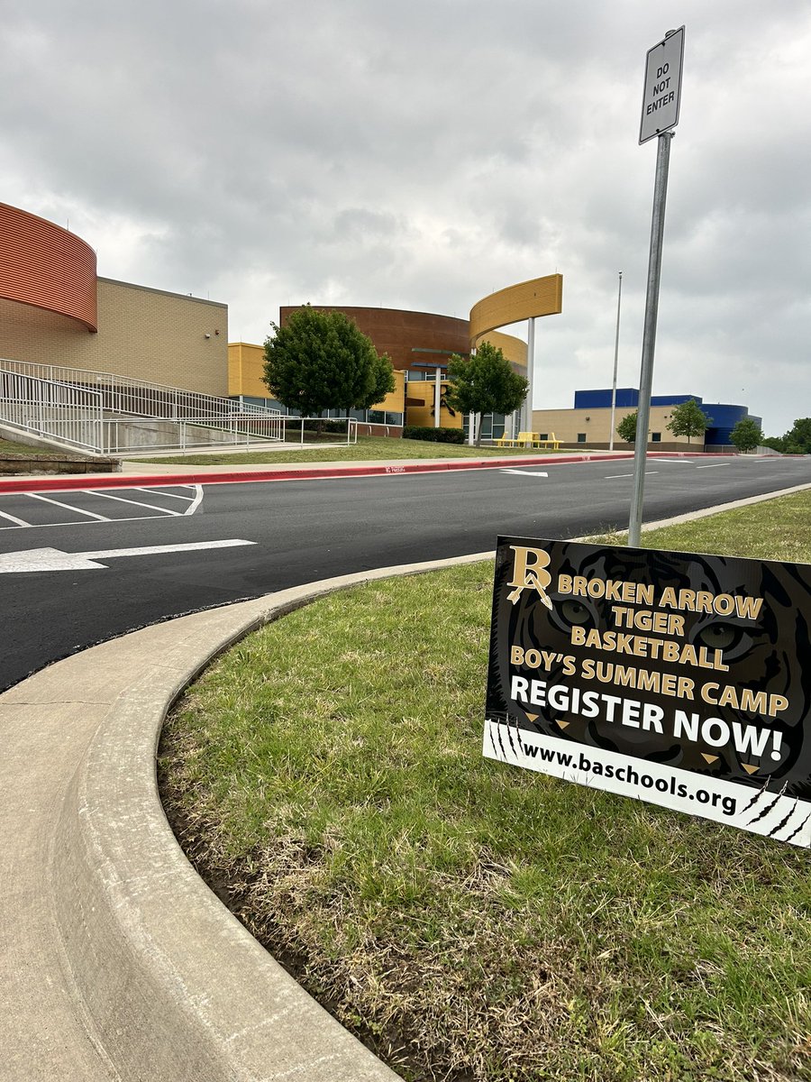 Hey @OnetaRidgeBA, Highland Park ES Rosewood ES & Timber Ridge ES families! Be on the 👀 and get registered for @BATigersBBall camp! ‼️LINK IS IN BIO‼️ WE hope to see the #programbuilders this summer! WE>me 🐯🏀🖤💛 @BASchools