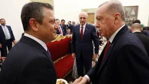 Özgür Özel, Erdoğan'la konuşacağı konuları açıkladı: 👉Emekli maaşları 👉Belediyelere ait borçlar 👉Atanamayan öğretmenler 👉Can Atalay'ın durumu 👉Gezi Parkı davası ‼️ANAYASA DEĞİŞİKLİĞİ 👉Dış politika ‼️Erdoğan için burada tek önemli pazarlık yapacağı madde Yeni Anayasa.