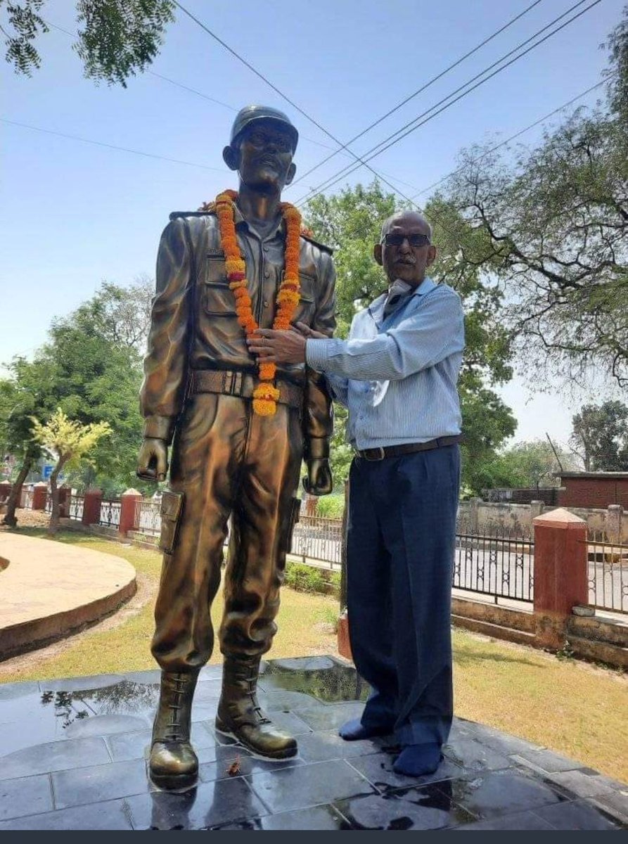 Remembering and Paying tribute to forever 24 #AmarBalidani CAPTAIN AYUSH YADAV || 310 FIELD || on 33 #BalidanDiwas today. Captain Ayush has immortalized himself fighting terrorist at Kupwara in #Kashmir in 2017. Only family pays the cost. Least we forget #FreedomisnotFree