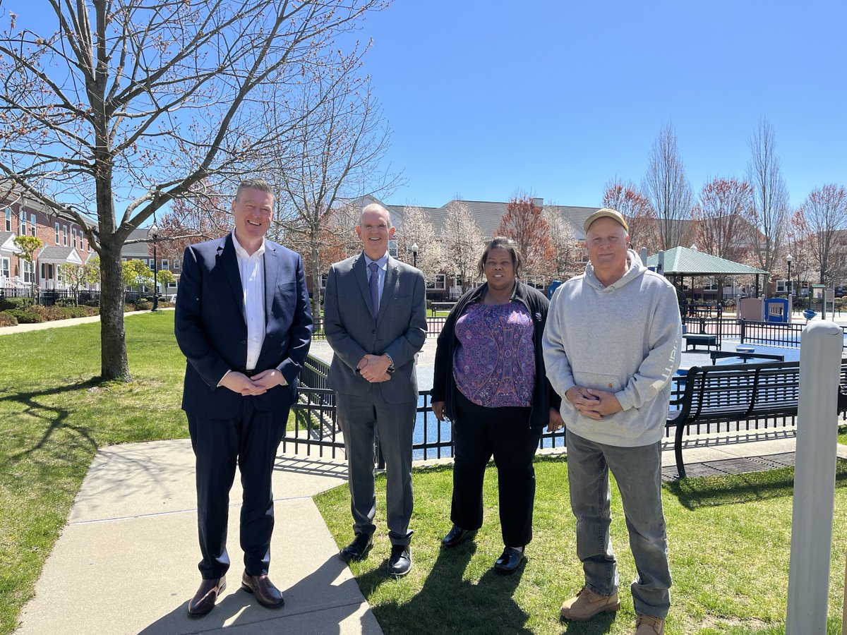 MA_EOHLC's tweet image. On Thursday, I met with #Framingham Housing Authority Executive Director Paul Landers and FHA staff to see their family and senior units and all they do for their community.

#HousingAuthority #Housing #Home #AffordableHousing #FamilyHousing #SeniorHousing