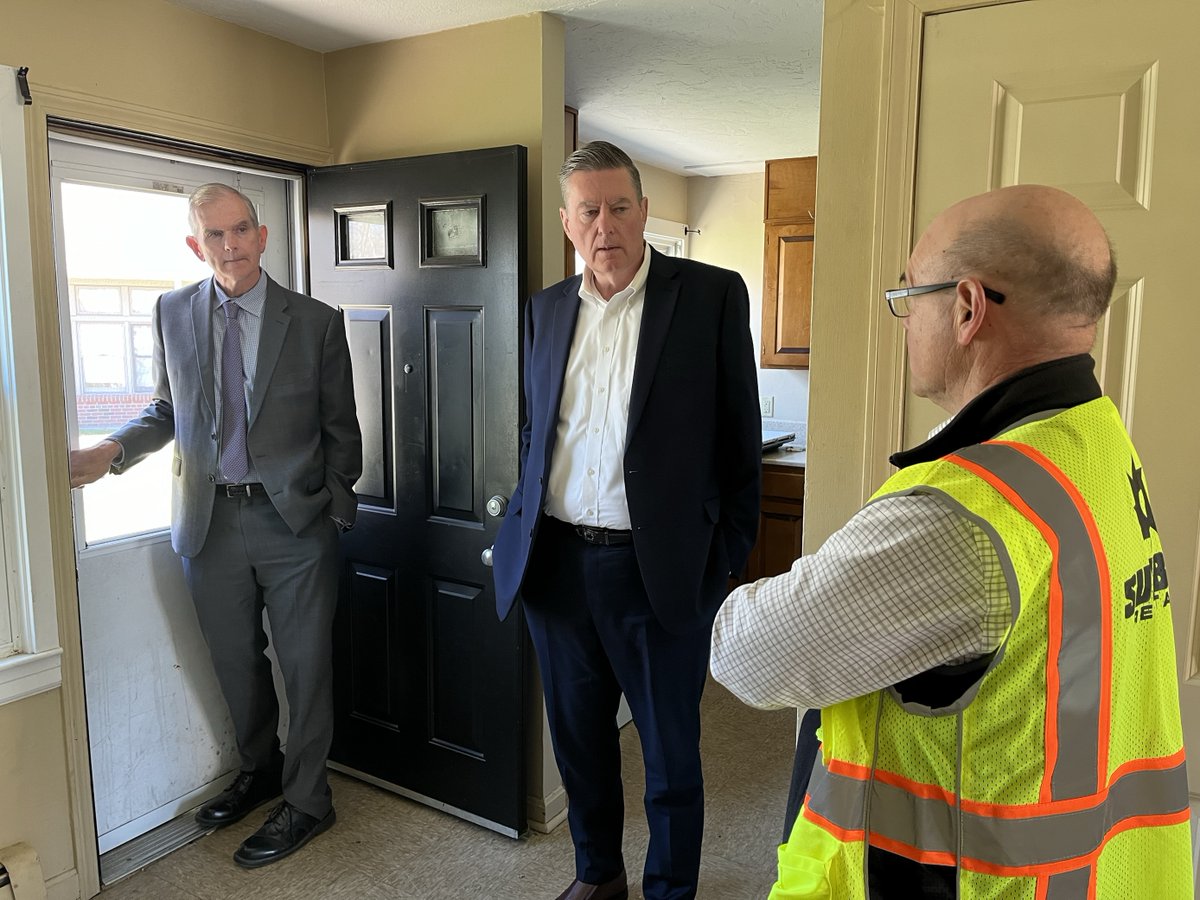 MA_EOHLC's tweet image. On Thursday, I met with #Framingham Housing Authority Executive Director Paul Landers and FHA staff to see their family and senior units and all they do for their community.

#HousingAuthority #Housing #Home #AffordableHousing #FamilyHousing #SeniorHousing