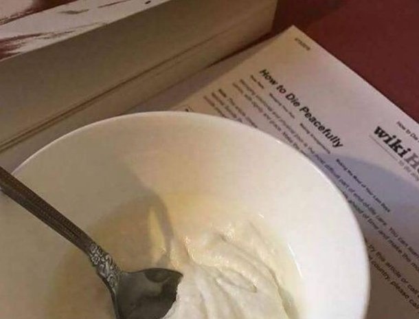 em_Lazzy's tweet image. This is how you eat ice cream though