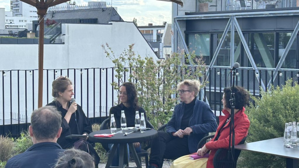 Die Überlandschreiber:innen @ManiUrbani, @theriaultbarb & @tinapruschmann stellen sich vor.

@taz_lab #tazlab2024

@legdehammer 

taz.de/programm/2024/…