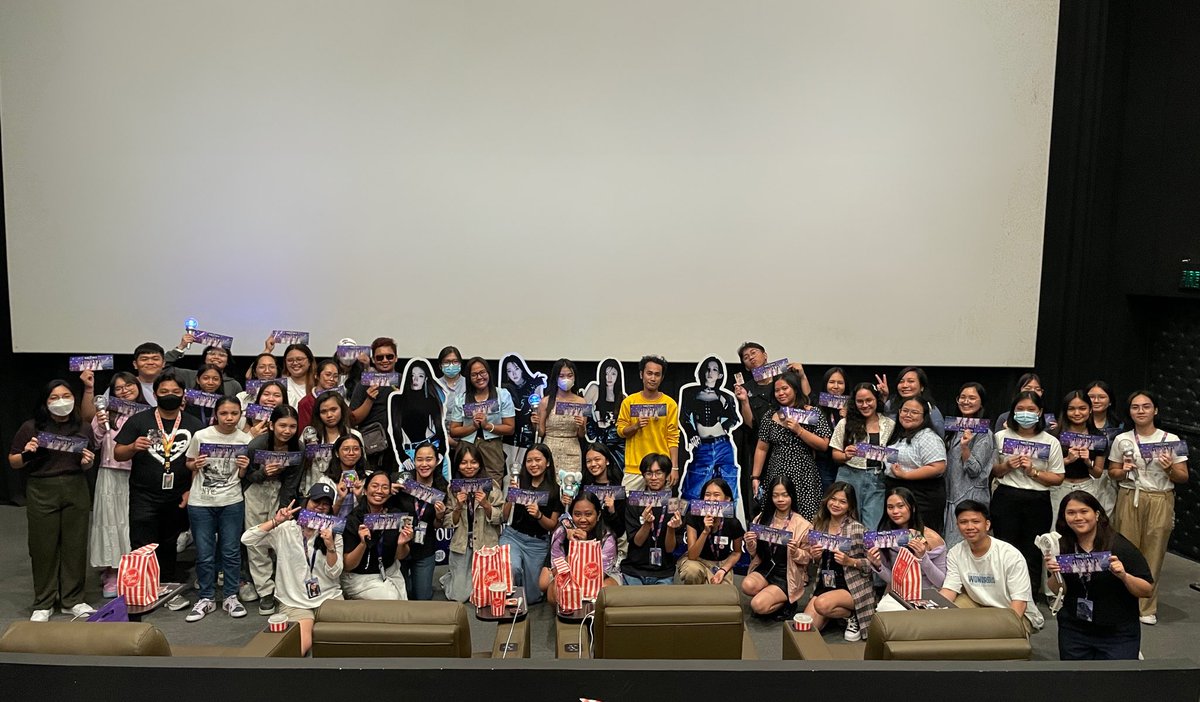 aespaverseILO's tweet photo. Iloilo MYs! 

Thank you so much for having fun with us! 💙🌙⭐️🦋

#aespa_WORLDTOUR_In_Cinemas 
#aespaILOILO  #aespa @aespa_official https://t.co/iK1el7hfvY