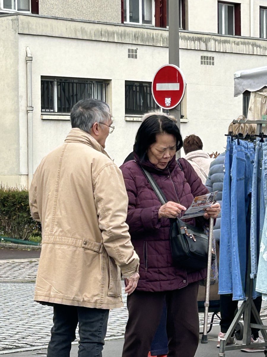 Très belle matinée militante à Franconville la population très accueillante n a qu une idee : Vivement le 9 Juin 💪🇫🇷