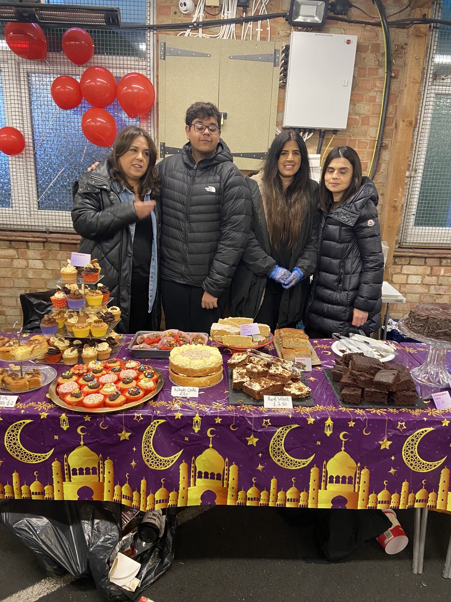 Teamed up with Marshalls&RisePark SNT & Squirrels Heath SNT today joining the celebrations at the Havering Islamic Cultural Centre. A very high footfall & some excellent stalls donating all proceeds to charity And the rain stopped! @MPSHavering @HaveringDaily @RomfordRecorder