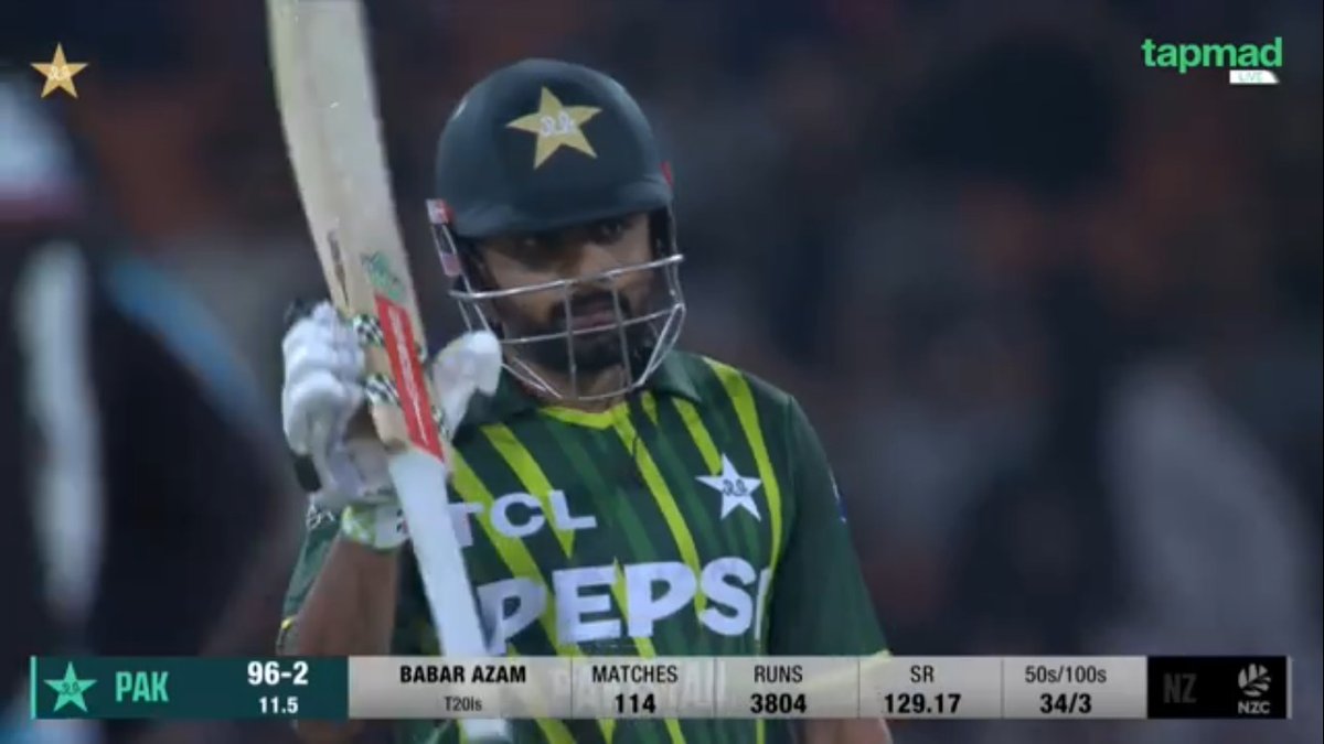 Crowd erupts with a roar as the King Babar Azam is back with a brilliant half century, The King ruling his kingdom 😭❤️ #PAKvsNZ #PAKvNZ #BabarAzam𓃵