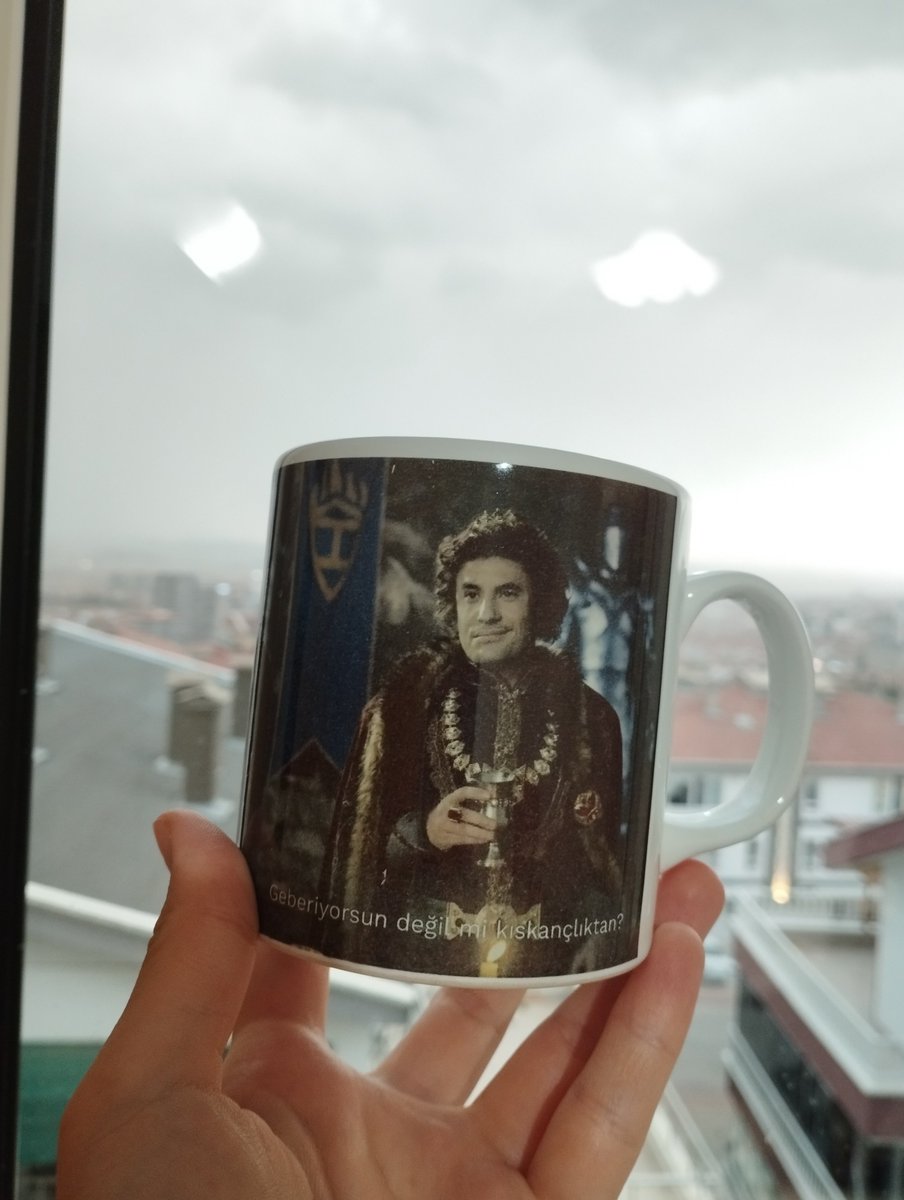 askinneliff's tweet photo. Çok sevdiğim için kendime doğum günü hediyesi bardak yaptırdım iyi ki varsın bomgomya prensi 🤩 @bongomy 👑 https://t.co/VwsKhvfzRH