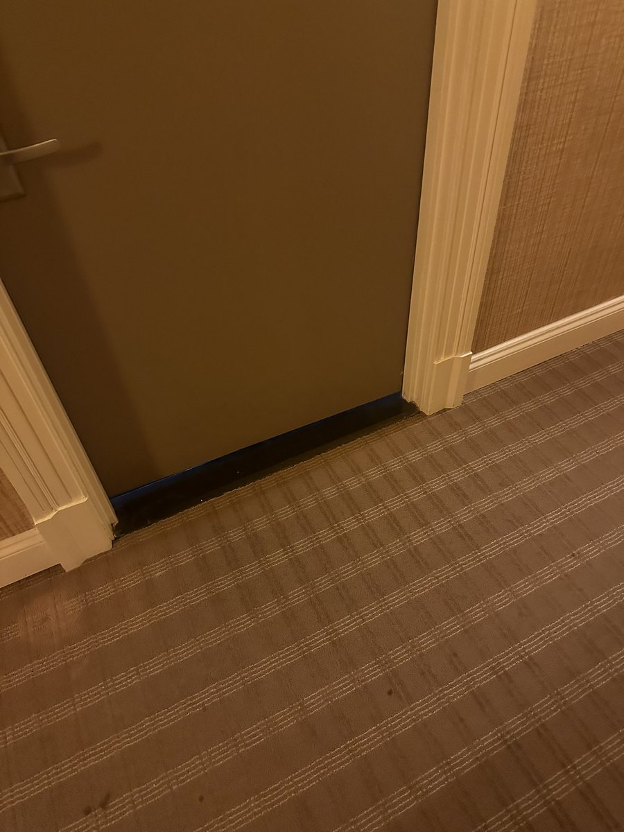 supremecourtlee's tweet photo. @UberEats 

I ordered $100 worth of food which I never received. The picture of drop off does not match my building, yet I’m told I can’t get a refund?! You are stealing money from me! https://t.co/3DrXDg99IG