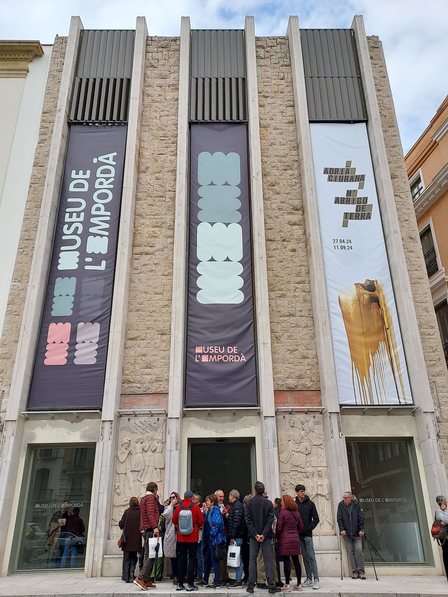 Així llueix la façana del Museu després de la rehabilitació. Amb la Sala d'Exposicions Temporals reoberta, seguim treballant en la nova exposició de col·lecció. Esperem que us sorprengui!