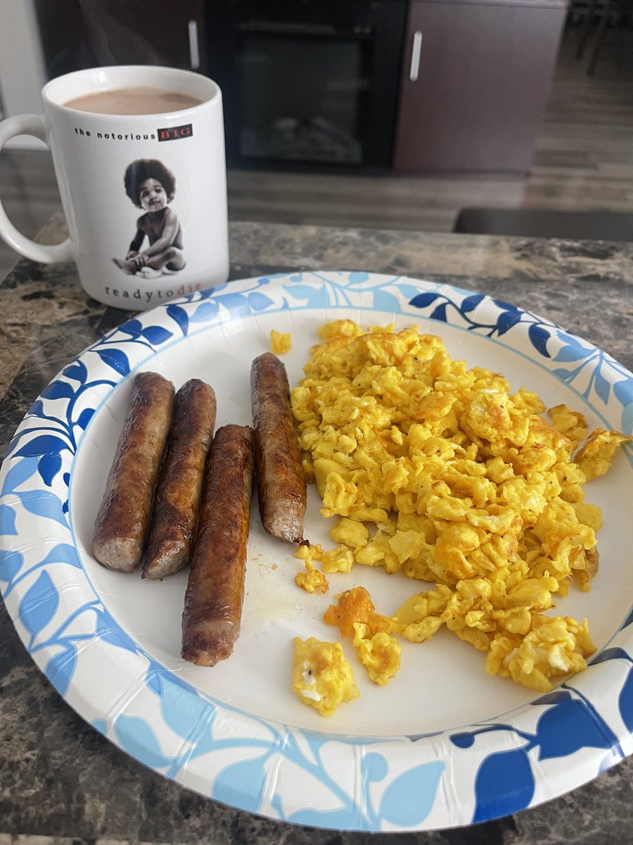 #BreakfastTime #CheeseEggs #MapleSausage #HotChocolate mug was gifted by the homie @MisterJones67 #NotoriousBIG #iGetsBusyInDaKitchen