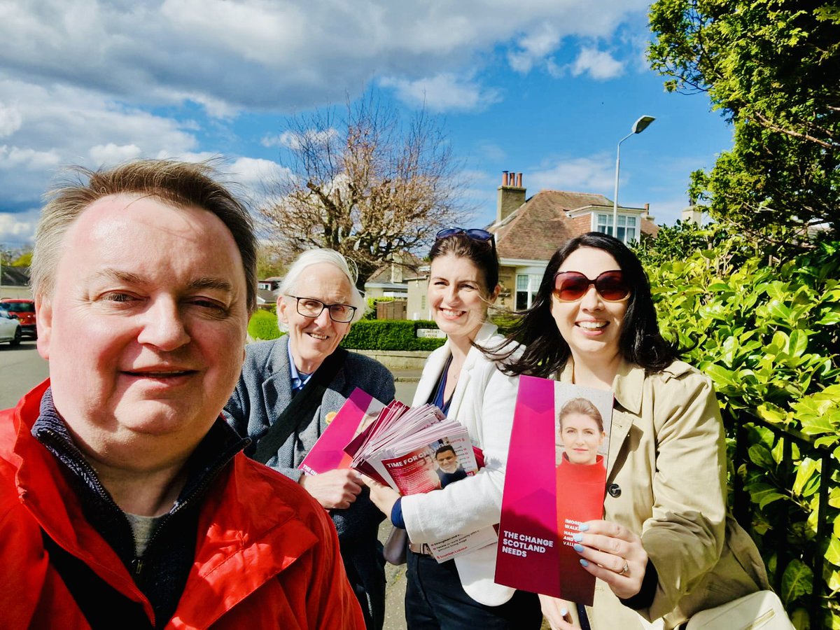 ☀️ Having lots of positive conversations with people in Hamilton this afternoon. 🌹 More and more voters are switching from SNP and other parties to Labour. 🗳️ Join in and help elect @imogenwalker as the next MP for Hamilton and Clyde Valley.