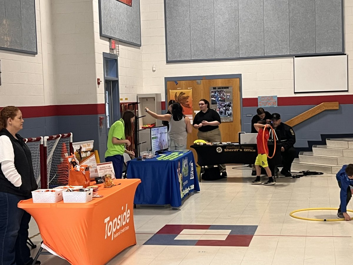 CGoddard_cn's tweet photo. The rain can’t keep our PTO from having our Spring Fling!! Come by between 11am and 2pm. @SCPSchools @AnthonyBurnsE https://t.co/C9LeoZ1WI3