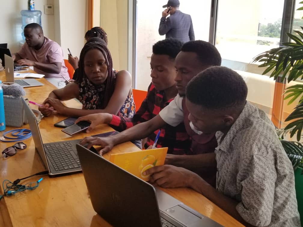 CraneCloud_io's tweet photo. ⏰ Evening Alert! #HackathonUpdate
The clock is ticking, and the anticipation is building. Which team will win the top spot and prizes for the #AgriTechHackathon?
Stay tuned for the winner announcements!
@AfricasTalking @ATCommunityKla
@MakCoCIS
#ATDevUg #CloudComputing https://t.co/yfZvoxae5y